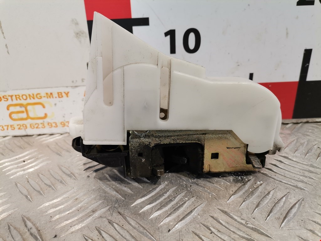 Замок двери задней левой VOLKSWAGEN Polo III 1994-2001