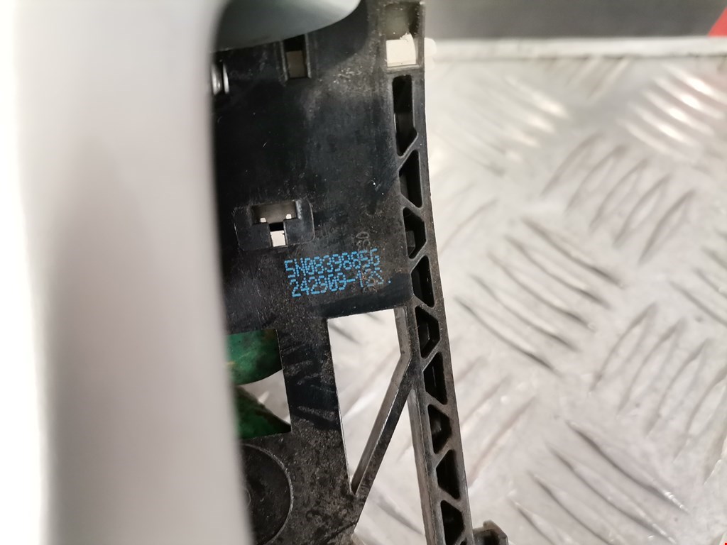 Ручка двери задней наружная правая VOLKSWAGEN Golf VI 2009-2012