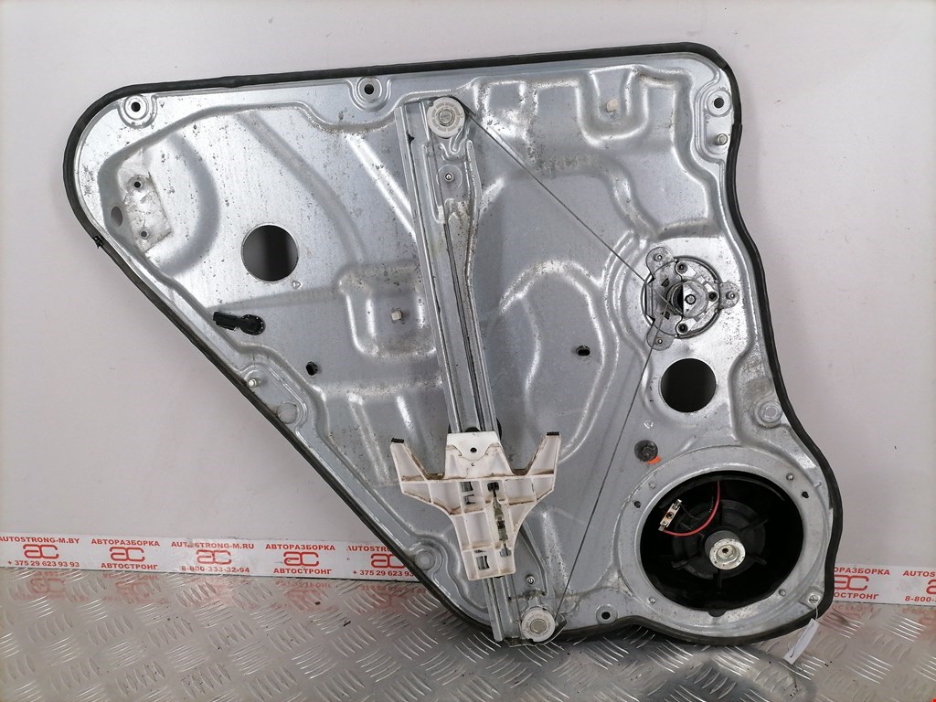 Стеклоподъемник задний правый KIA Cee'd I 2006-2012