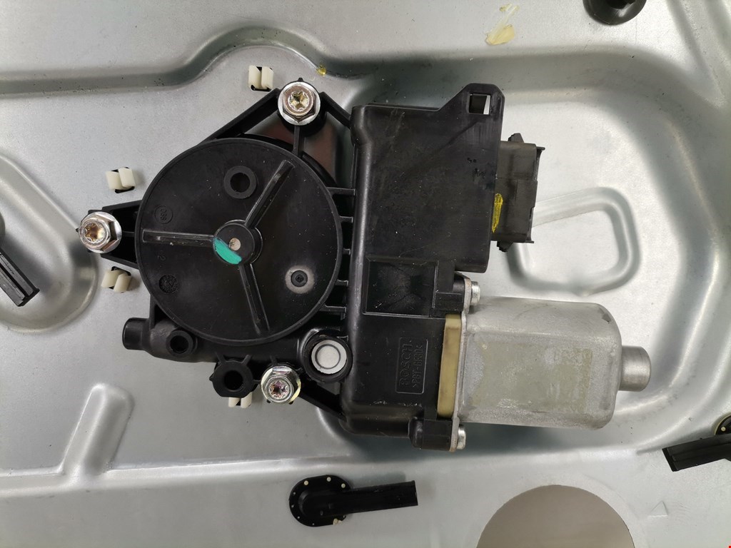 Стеклоподъемник передний правый KIA Carens 2006-2012