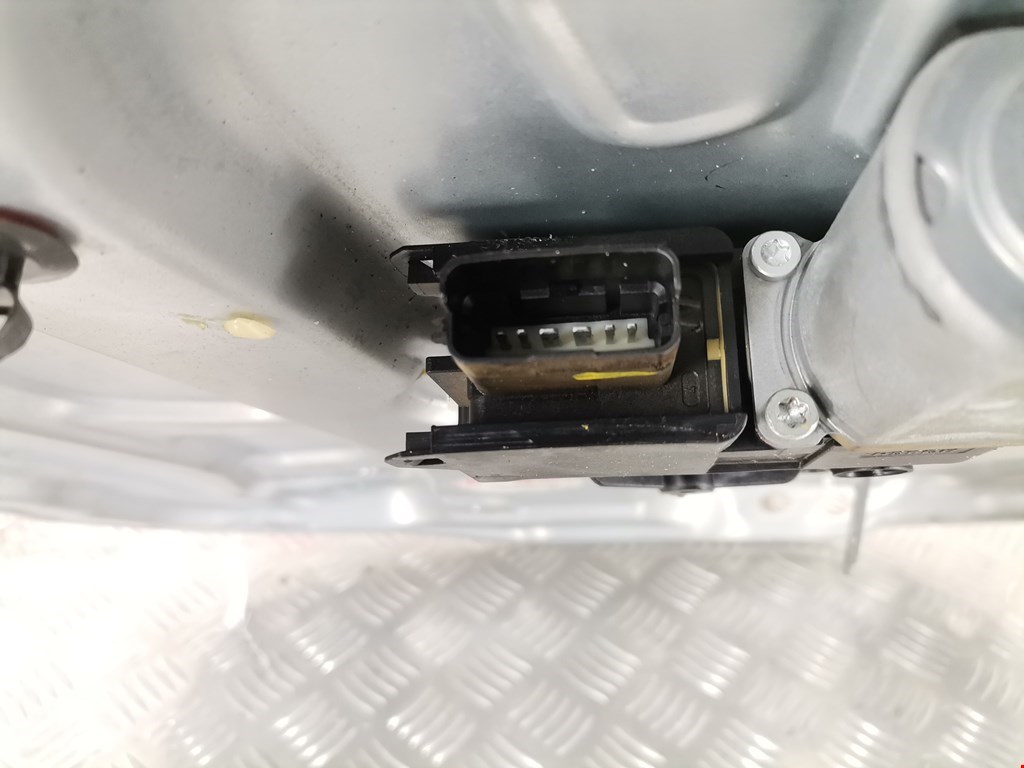 Стеклоподъемник передний правый KIA Carens 2006-2012