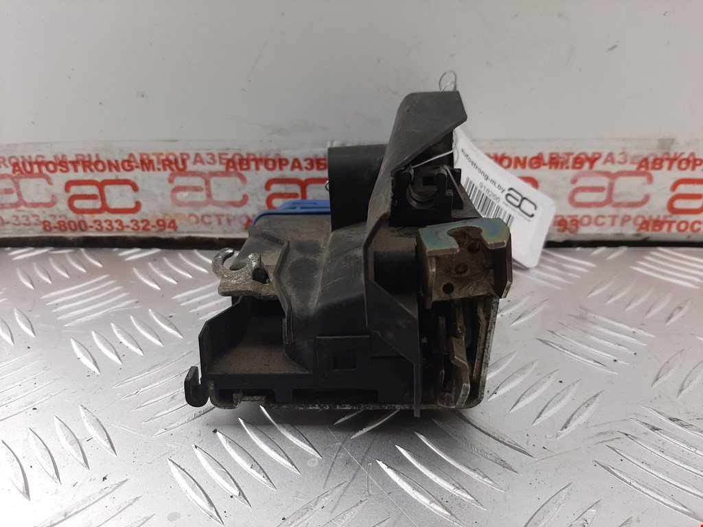 Замок двери задней правой AUDI A4 B5 1995-2001
