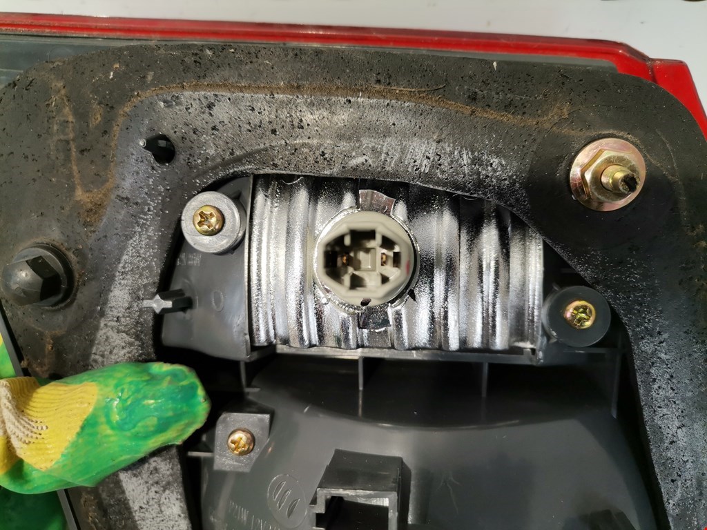 Фонарь задний внутренний правый MAZDA 626 GF 1997-2003