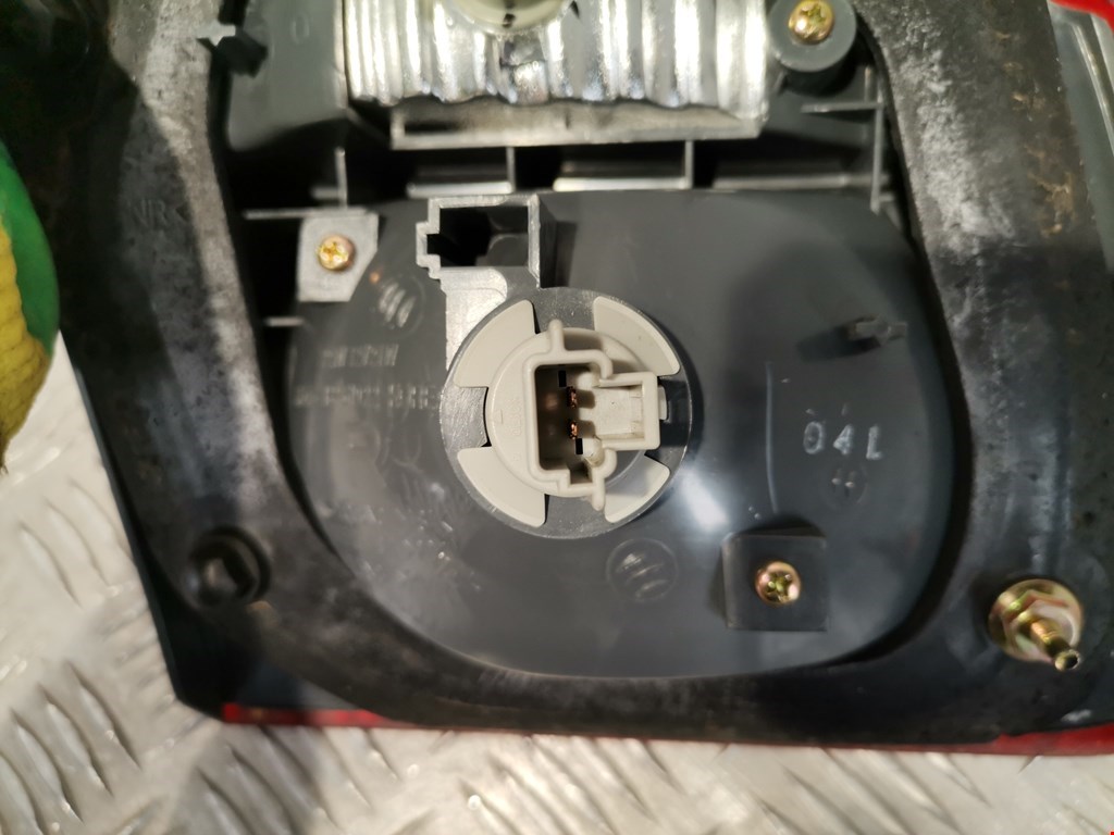 Фонарь задний внутренний правый MAZDA 626 GF 1997-2003