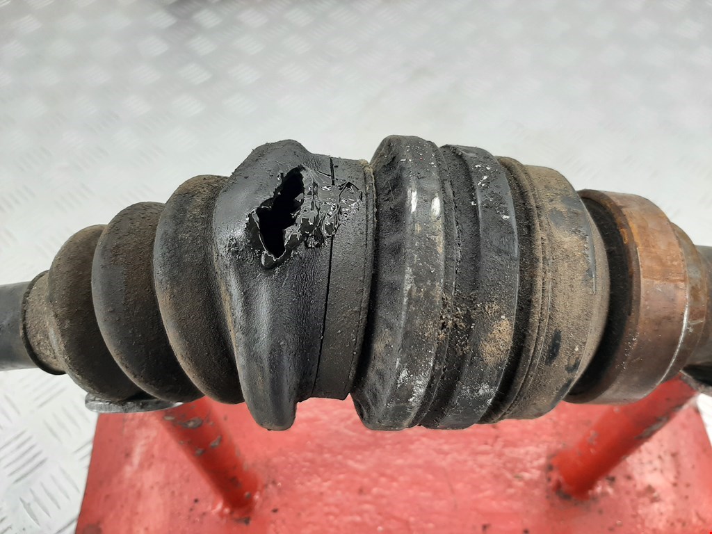 Полуось (привод, приводной вал) передняя правая VOLVO 850 R 1991-1997