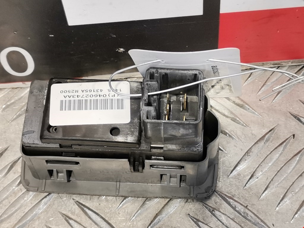 Кнопка стеклоподъемника DODGE Magnum 2003-2008