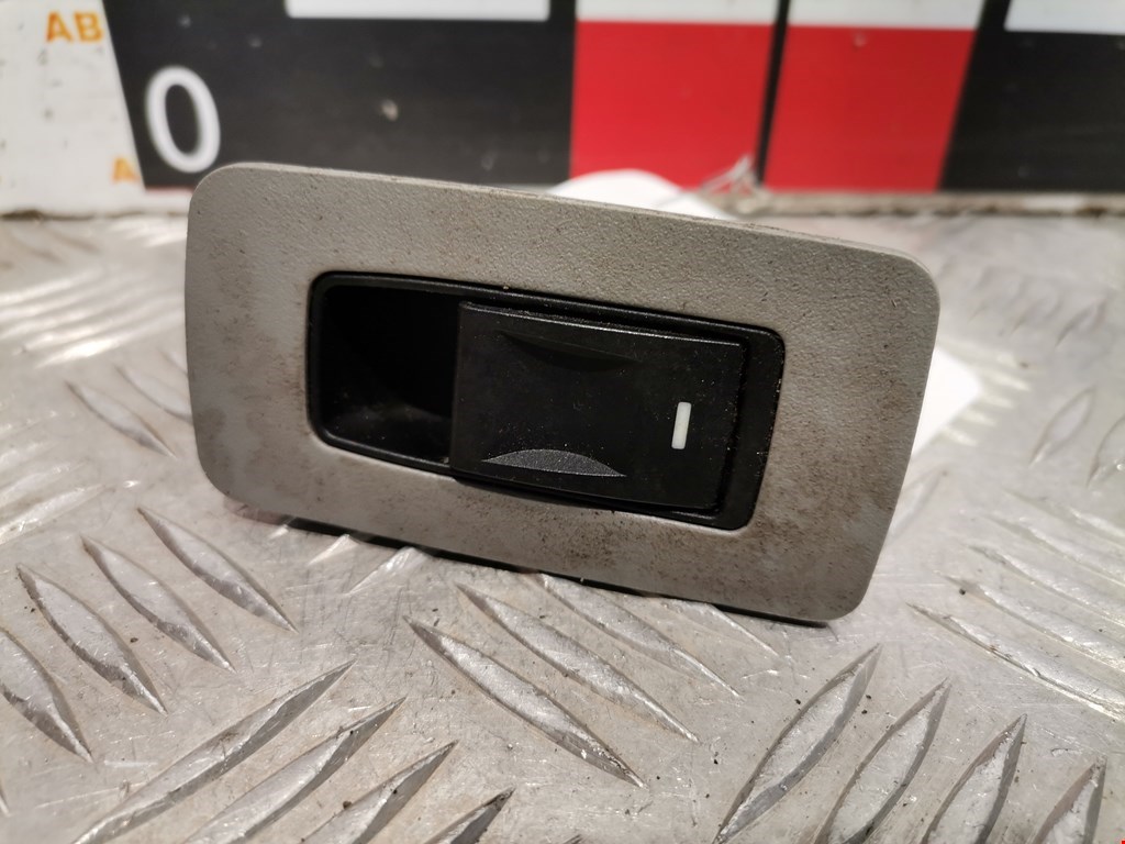 Кнопка стеклоподъемника DODGE Magnum 2003-2008