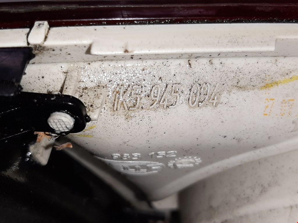 Фонарь задний внутренний правый VOLKSWAGEN Jetta V 2005-2011