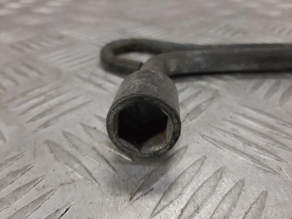 Ключ балонный FIAT Sedici 2005-2014