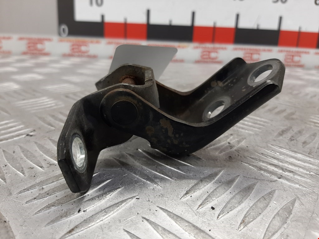 Петля двери передней правой Mazda CX-7 (ER) (2006-2012)