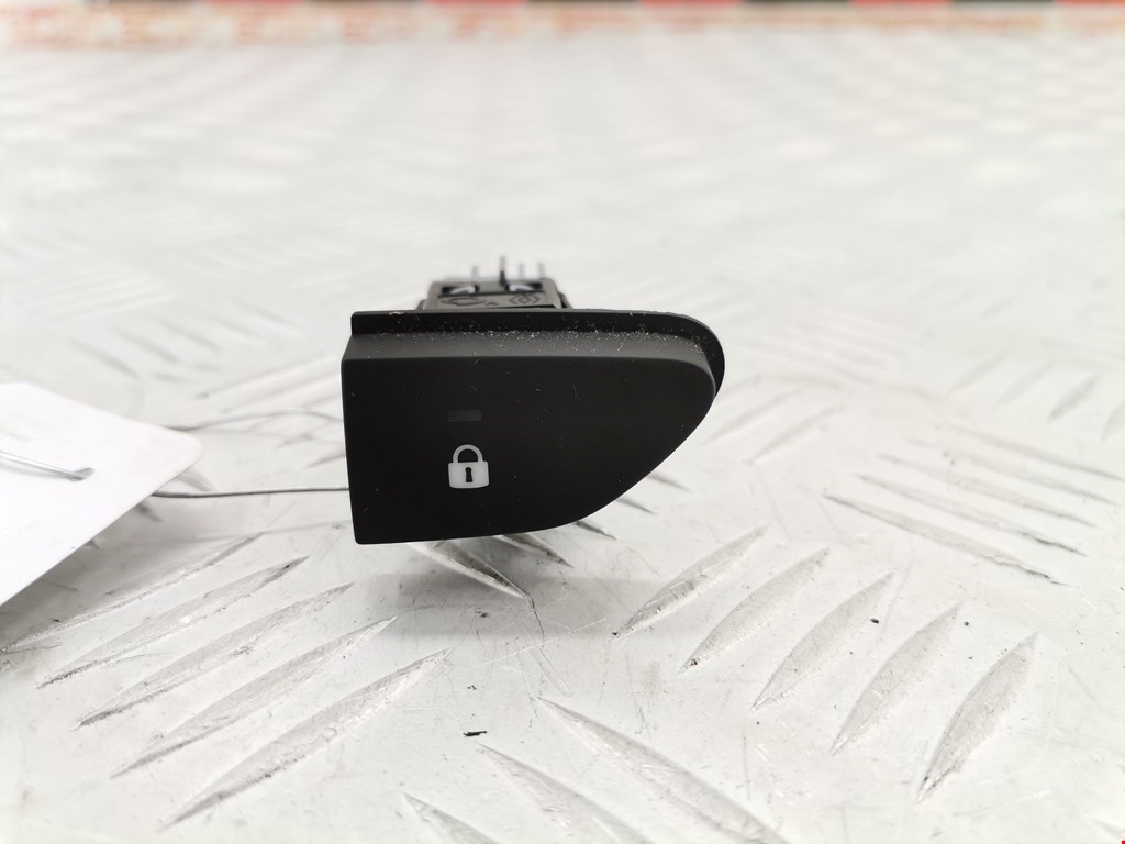 Кнопка центрального замка RENAULT Kaptur 2016-2022