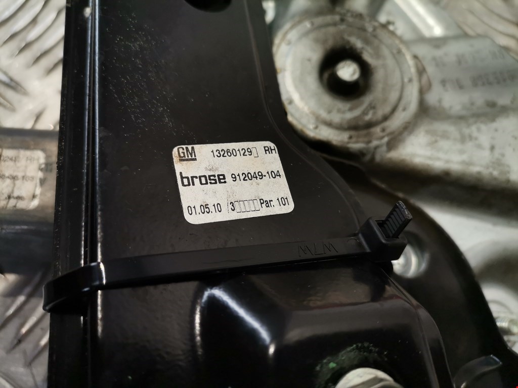 Стеклоподъемник передний правый OPEL Astra J 2009-2017