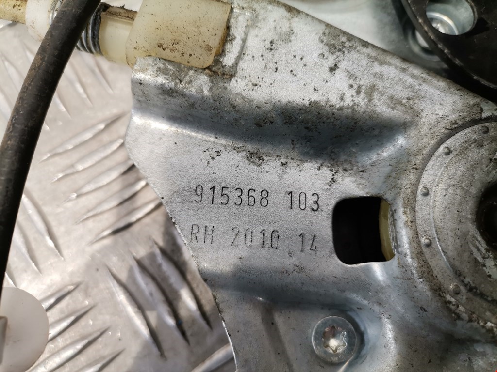 Стеклоподъемник передний правый OPEL Astra J 2009-2017