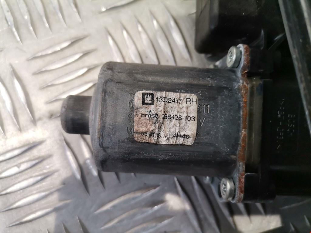 Стеклоподъемник передний правый OPEL Astra J 2009-2017