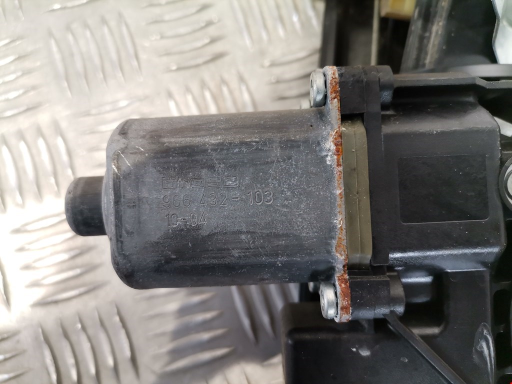 Стеклоподъемник передний правый OPEL Astra J 2009-2017