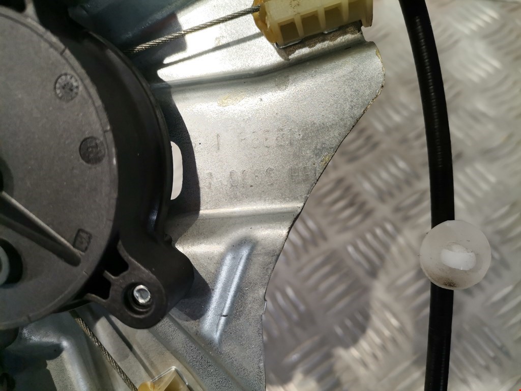 Стеклоподъемник передний правый OPEL Astra J 2009-2017