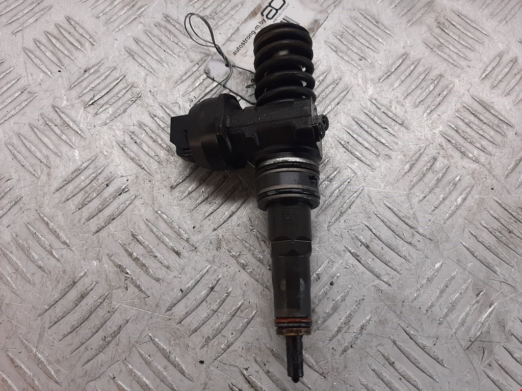 Форсунка дизельная электрическая VOLKSWAGEN Passat B6 2005-2011