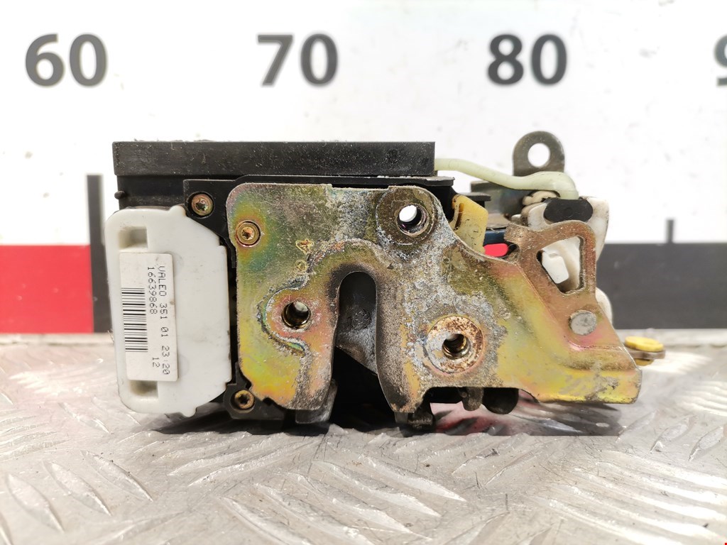 Замок двери передней правой Chevrolet TrailBlazer 1 (2001-2009)