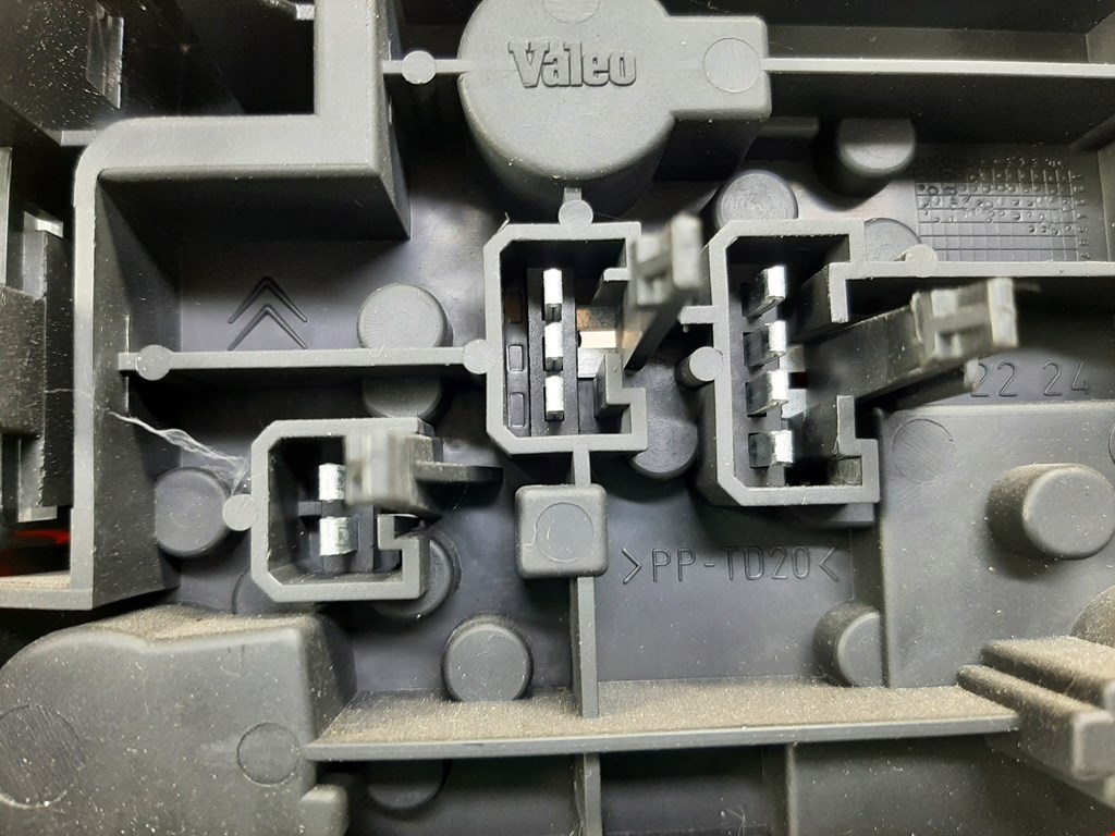 Фонарь задний внутренний правый CITROEN Xantia 1993-2002