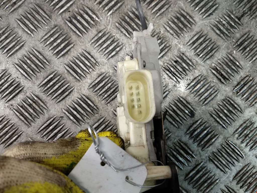 Замок двери передней правой SKODA Superb 2008-2015