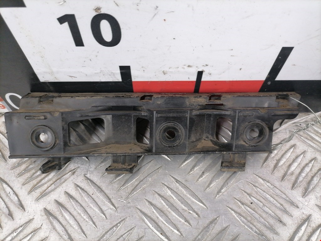 Кронштейн переднего бампера правый VOLKSWAGEN Passat B6 2005-2011