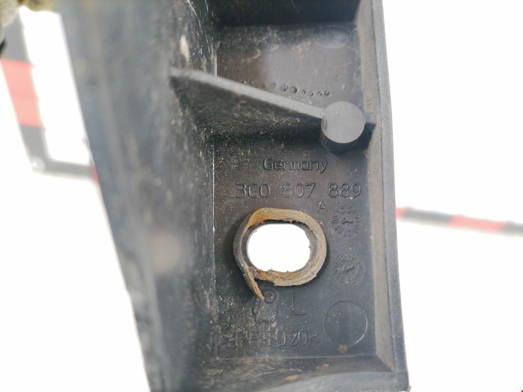 Кронштейн переднего бампера левый VOLKSWAGEN Passat B6 2005-2011