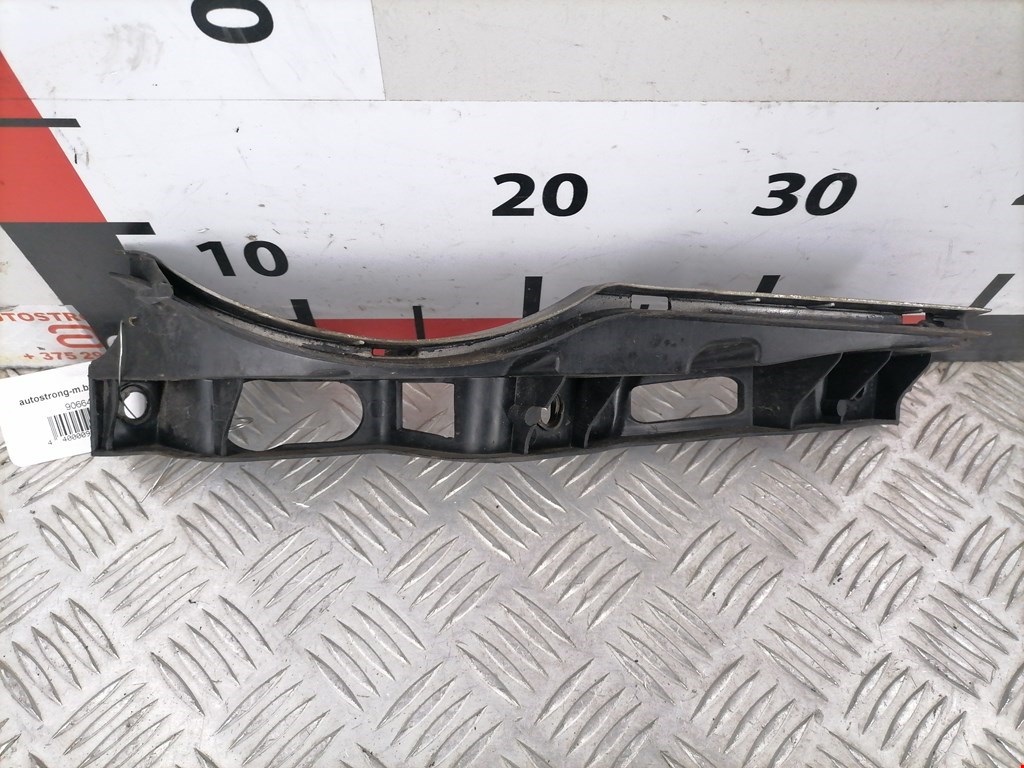 Кронштейн переднего бампера правый VOLKSWAGEN Passat B6 2005-2011
