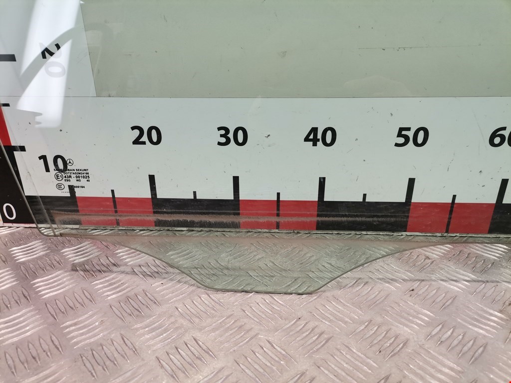 Стекло двери переднее правое MERCEDES-BENZ C-Class C-klasse W203 2000-2007