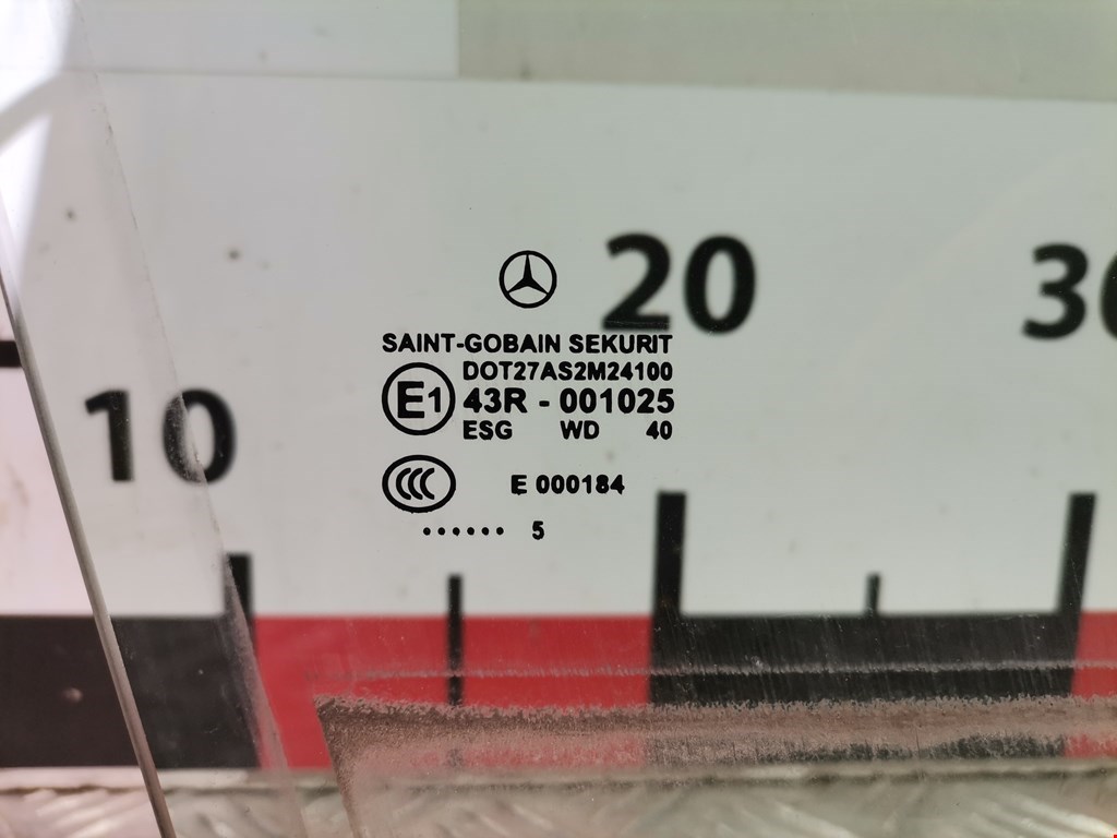 Стекло двери переднее правое MERCEDES-BENZ C-Class C-klasse W203 2000-2007