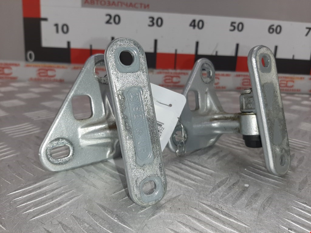 Петля двери передней правой Mercedes CLS-Class (W219) (2004-2010)