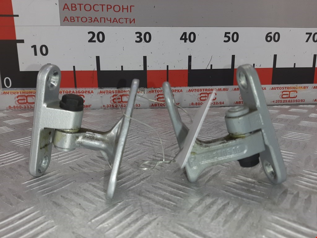 Петля двери передней левой Mercedes CLS-Class (W219) (2004-2010)