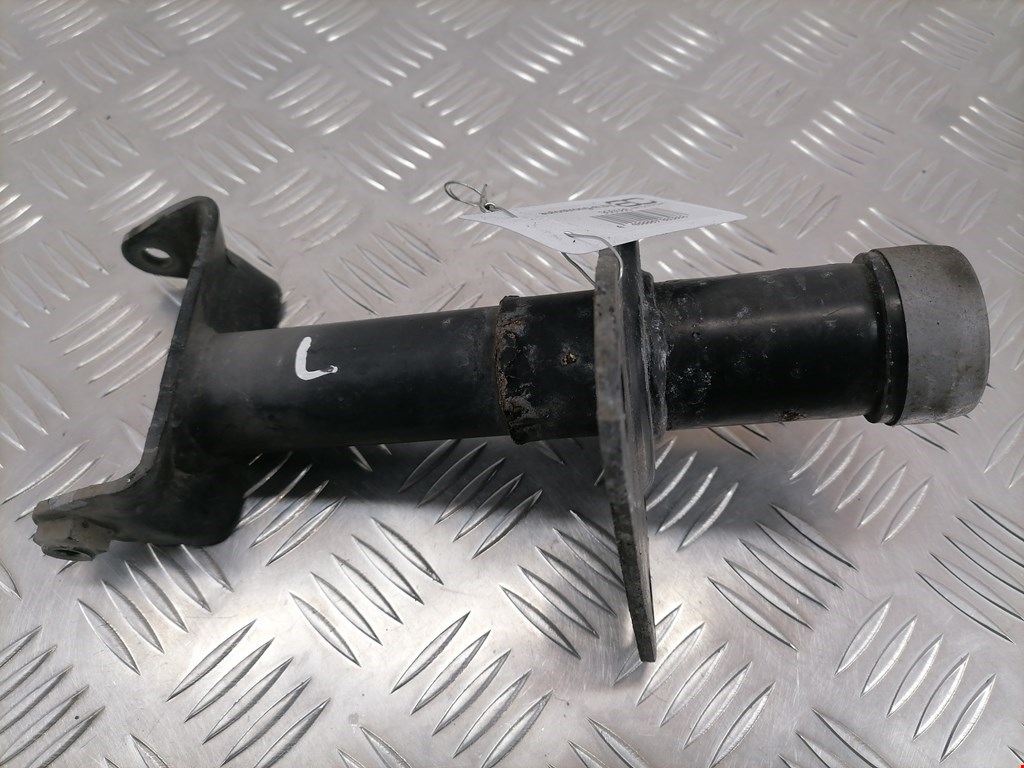 Отбойник бампера передний левый Volkswagen Passat 5 (1996-2000)