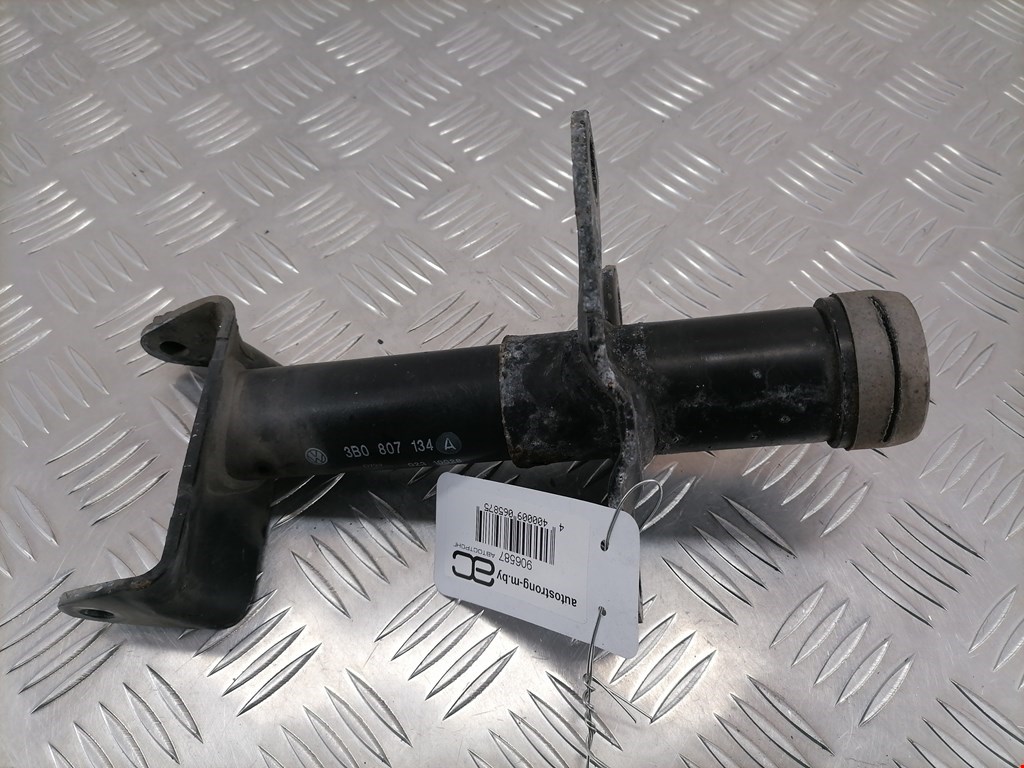 Отбойник бампера передний правый Volkswagen Passat 5 (1996-2000)