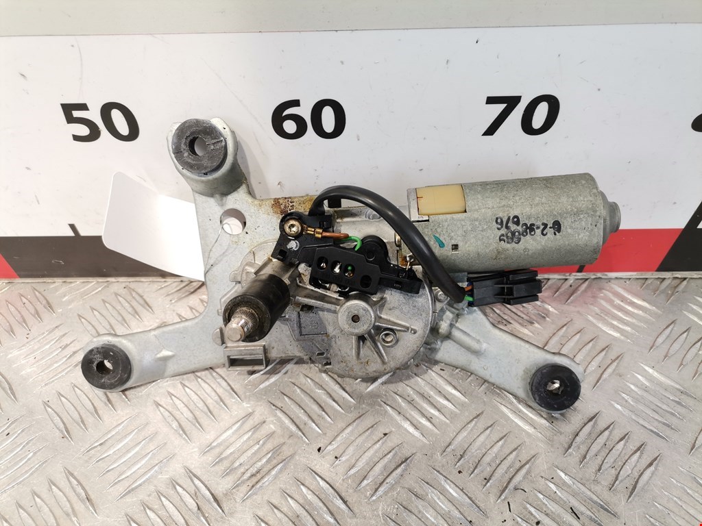 Моторчик стеклоочистителя задний MITSUBISHI Carisma 1995-1999