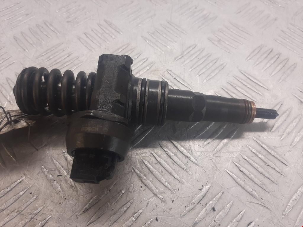 Форсунка дизельная электрическая VOLKSWAGEN Passat B6 2005-2011