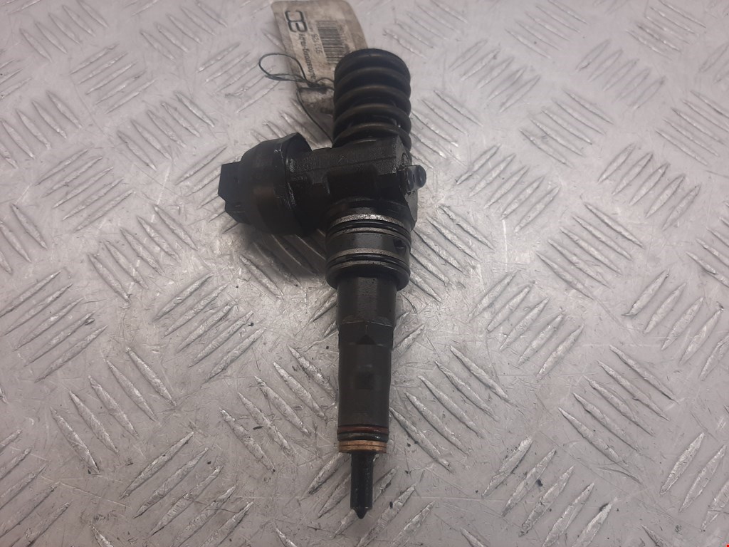 Форсунка дизельная электрическая VOLKSWAGEN Passat B6 2005-2011