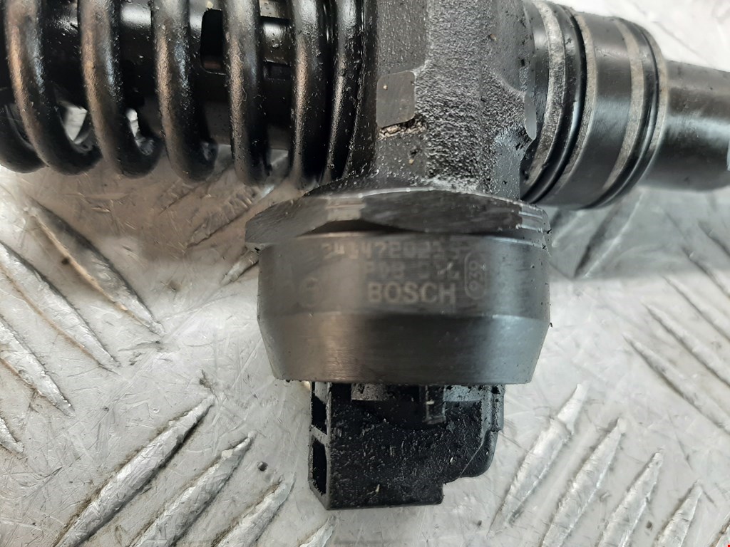 Форсунка дизельная электрическая VOLKSWAGEN Passat B6 2005-2011