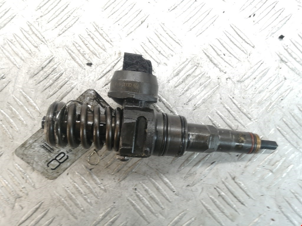 Форсунка дизельная электрическая VOLKSWAGEN Passat B6 2005-2011