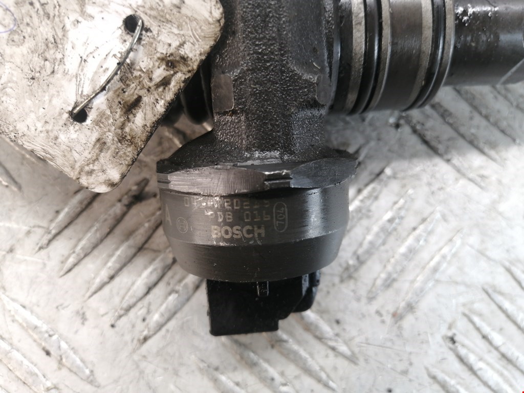 Форсунка дизельная электрическая VOLKSWAGEN Passat B6 2005-2011