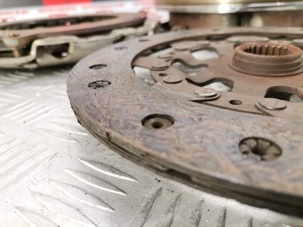 Маховик (демпфер сцепления) BMW 1er E81\E87 2004-2011