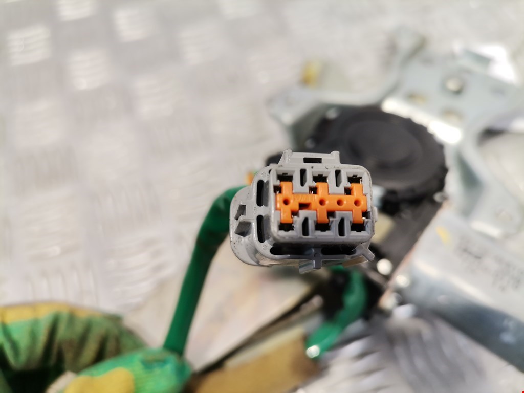 Стеклоподъемник задний правый INFINITI G G35 V35 2002-2007