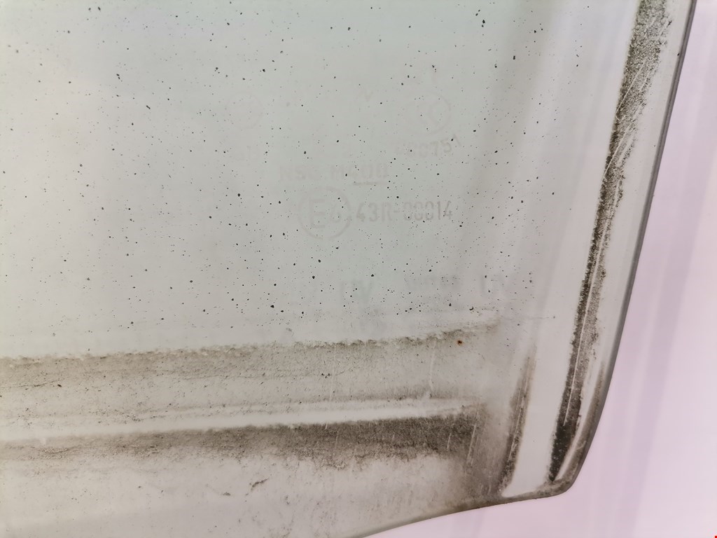 Стекло двери заднее правое INFINITI QX56/QX80 2004-2010