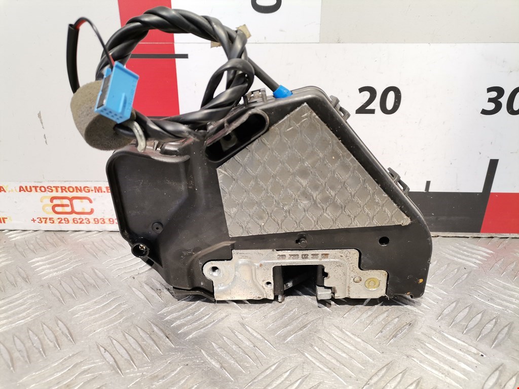 Замок двери задней правой MERCEDES-BENZ CLS-Class C219 2004-2010