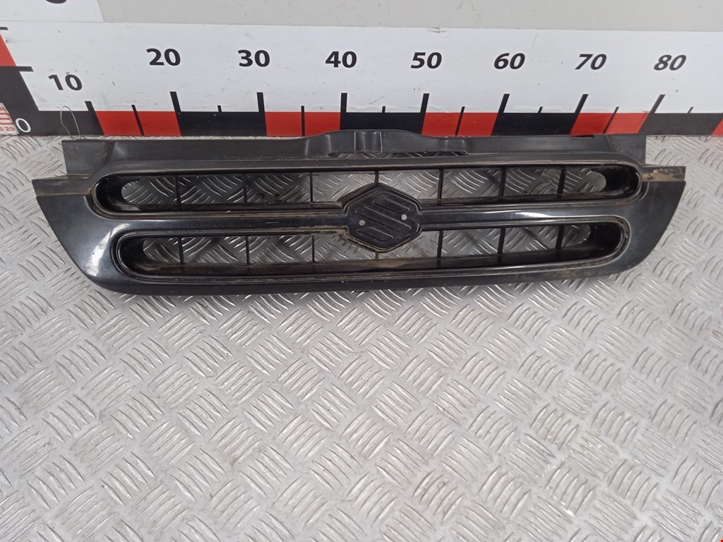 Решетка радиатора SUZUKI Baleno 1995-2002