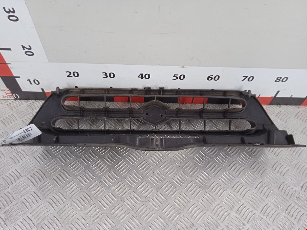 Решетка радиатора SUZUKI Baleno 1995-2002