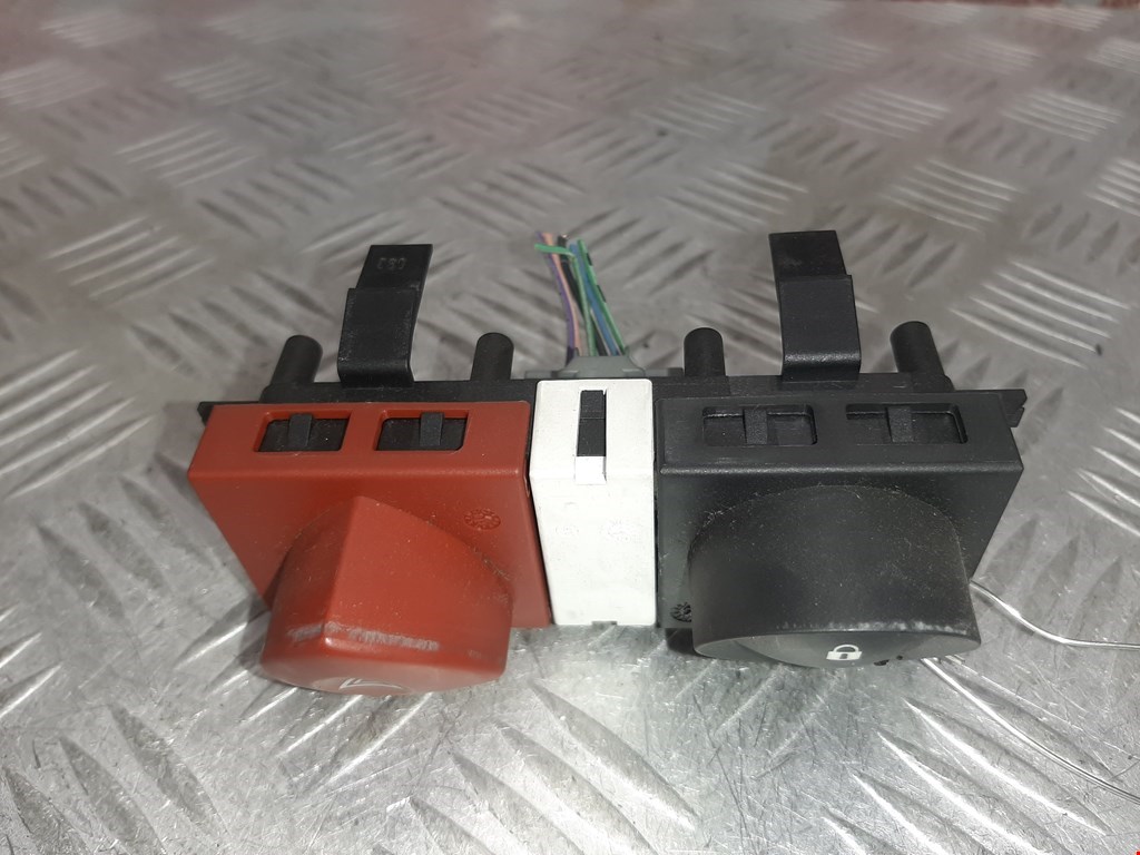 Кнопка аварийной сигнализации (аварийки) RENAULT Megane II 2002-2009