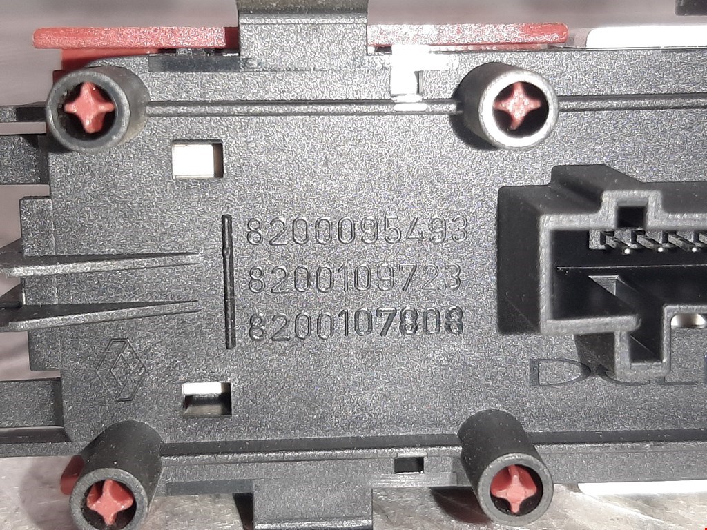 Кнопка аварийной сигнализации (аварийки) RENAULT Megane II 2002-2009