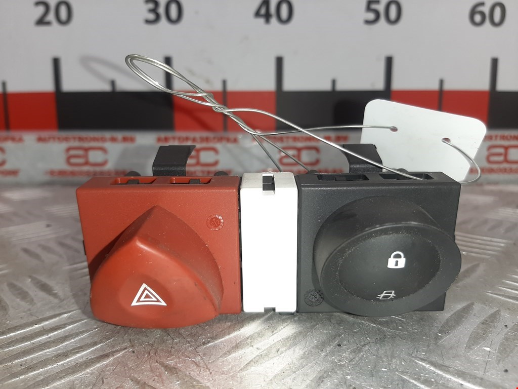 Кнопка аварийной сигнализации (аварийки) RENAULT Megane II 2002-2009