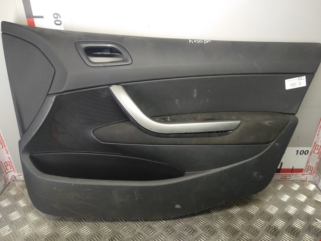 Обшивка двери передняя правая PEUGEOT 308 2007-2015