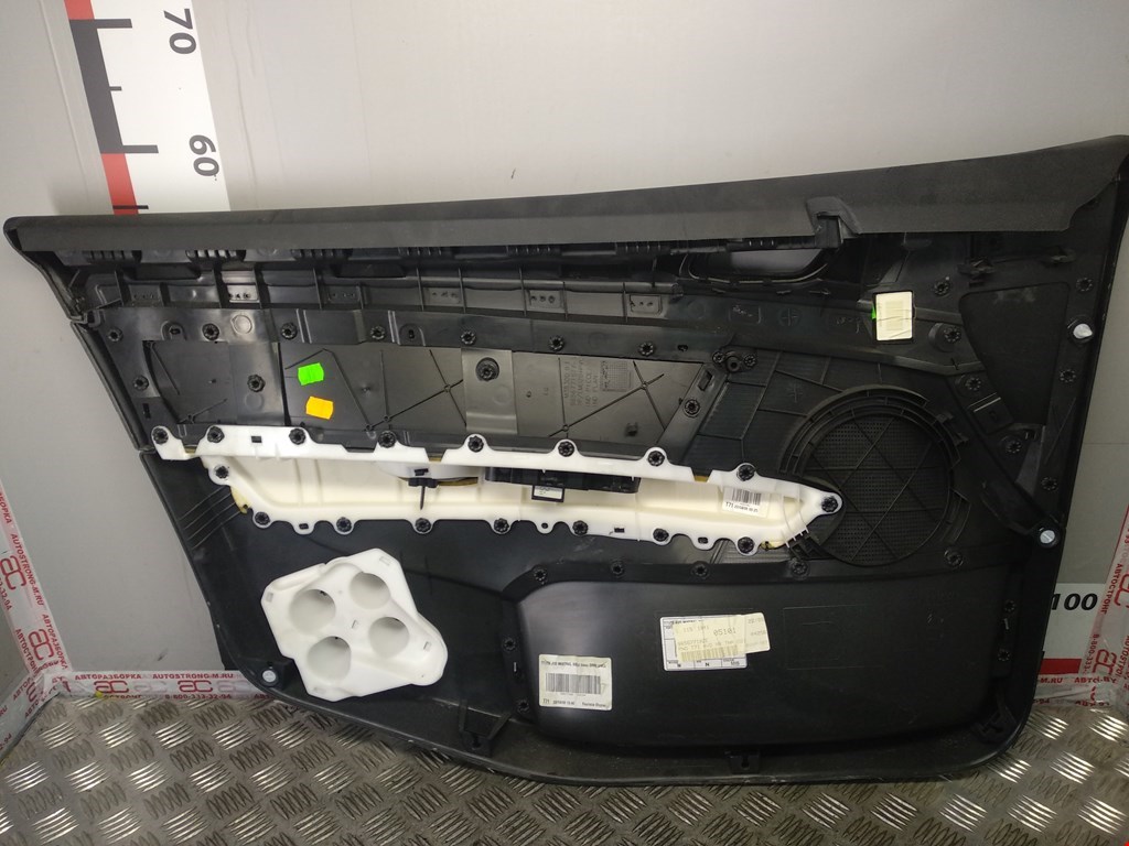 Обшивка двери передняя правая PEUGEOT 308 2007-2015